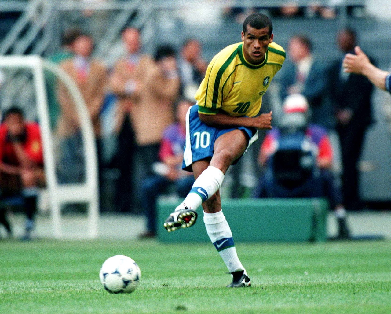 通常与球队 通常与球队